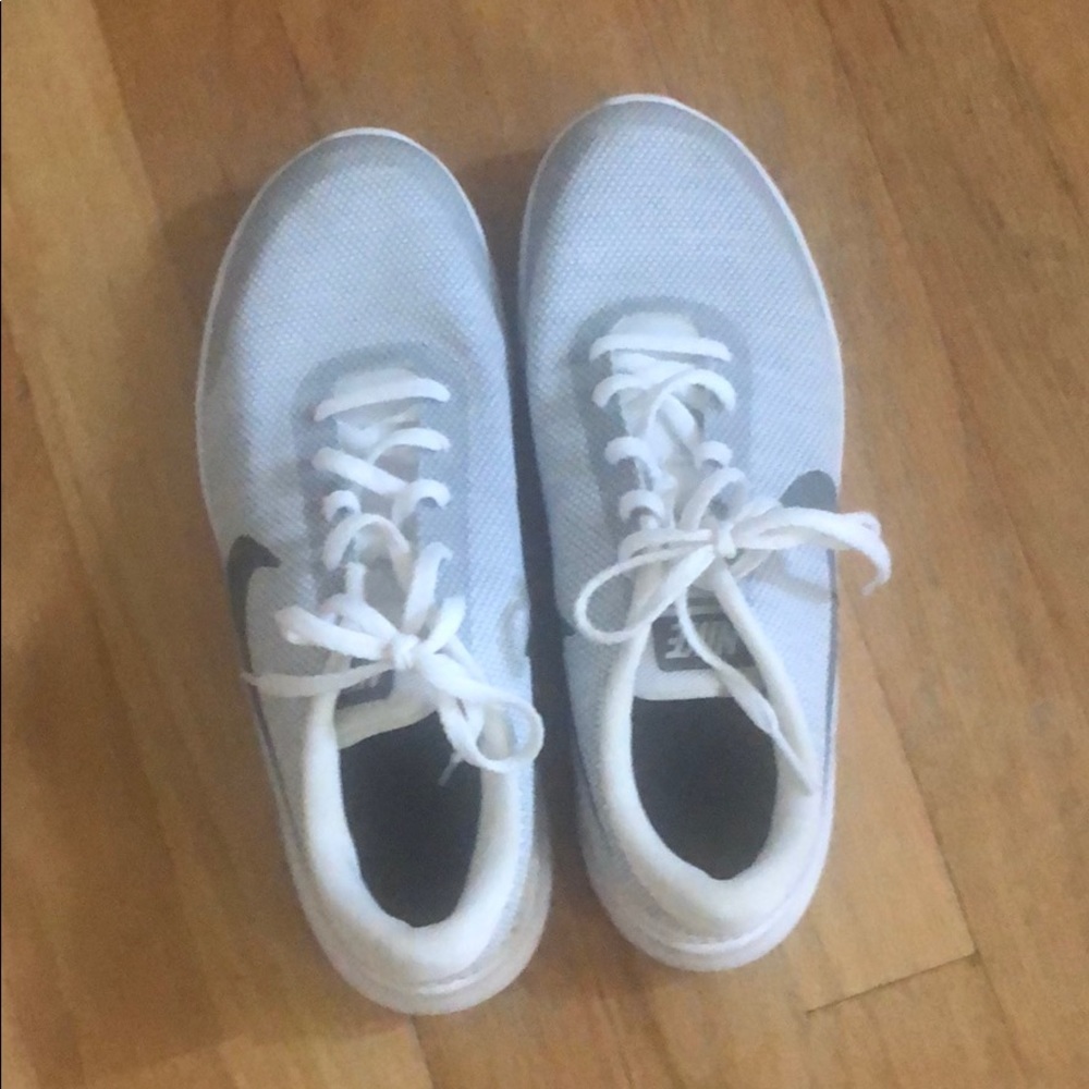 Tennis shoes Nike